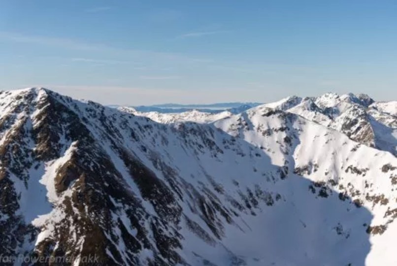 Węgierskie góry widoczne ze Starorobociańskiego Wierchu w Tatrach Zachodnich /dalekieobserwacje.eu /