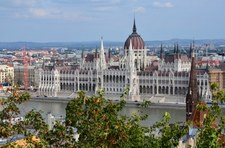 Węgry: Europoseł odczytał "prawdziwe wiadomości" w mediach publicznych 
