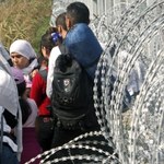 Węgry: Są pierwsze sprawy karne wobec uchodźców za nielegalne przekroczenie granicy