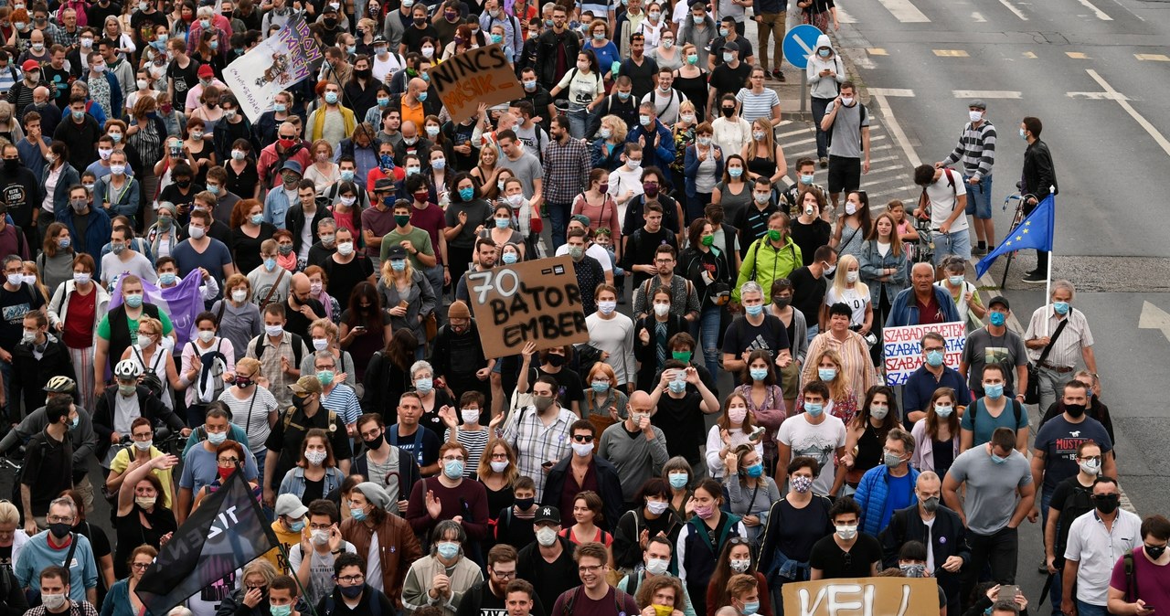 Węgry: Wielotysięczna manifestacja na rzecz wolnych mediów