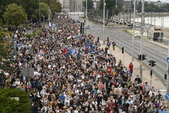 Węgry: Wielotysięczna manifestacja na rzecz wolnych mediów