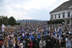 Węgry: Wielotysięczna manifestacja na rzecz wolnych mediów