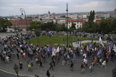 Węgry: Wielotysięczna manifestacja na rzecz wolnych mediów