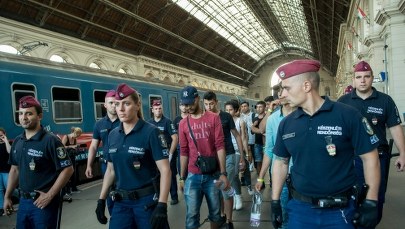Węgrzy dali za wygraną. Imigranci wyruszyli do Austrii