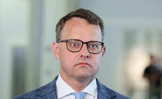Węgrzy podliczyli Romanowskiego. Tyle zarobił u Orbana