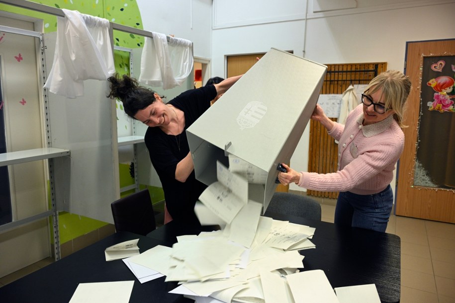 Węgrzy wybrali. Trwa liczenie głosów /Peter Lakatos /PAP/EPA