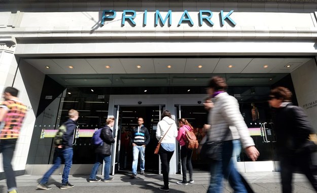 Wejście do jednego ze sklepów "Primark" w Londynie /ANDY RAIN /PAP/EPA