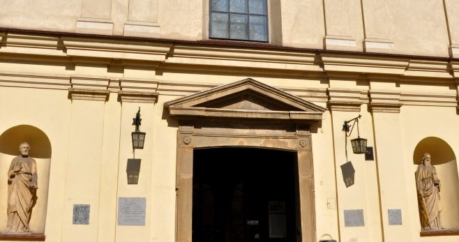 Wejście do kościoła św. Mikołaja, w którym miał być chrzczony diabeł /Wikimedia Commons /materiały prasowe