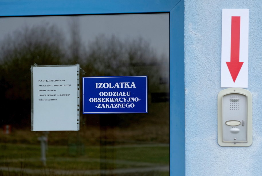 Wejście do oddziału obserwacyjno - zakaźnego Szpitala Powiatowego w Raciborzu / 	Andrzej Grygiel    /PAP