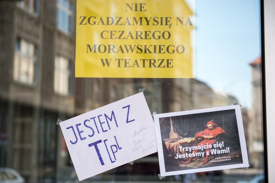 Wejście do siedziby Teatru Polskiego we Wrocławiu /PAP/Maciej Kulczyński  /PAP