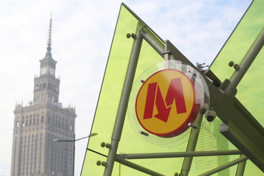 Wejście na stację Świętokrzyska II linii metra /Leszek Szymański /PAP