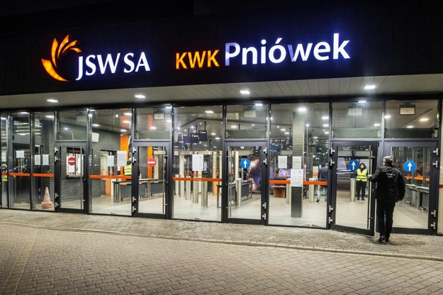 Wejście na teren kopalni Jastrzębskiej Spółki Węglowej Pniówek w Pawłowicach /Zbigniew Meissner /PAP