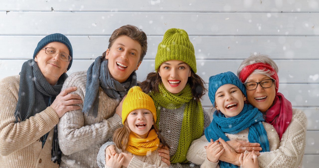 Wełniane swetry zapewniają zimą przyjemne ciepło. O ten materiał trzeba jednak odpowiednio dbać. /Pixel