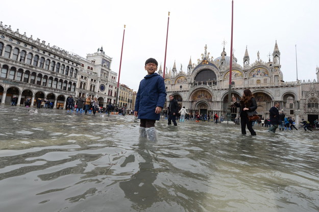Wenecji grozi trzecia w tym tygodniu wysoka fala /ANDREA MEROLA /PAP/EPA