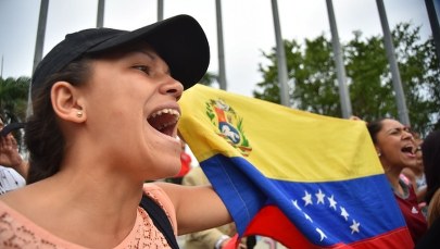 Wenezuela: 69 osób rannych w starciach z policją. Bolton: Maduro chciał zbiec na Kubę