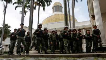 Wenezuela: Koniec blokady parlamentu. 350 osób opuściło budynek