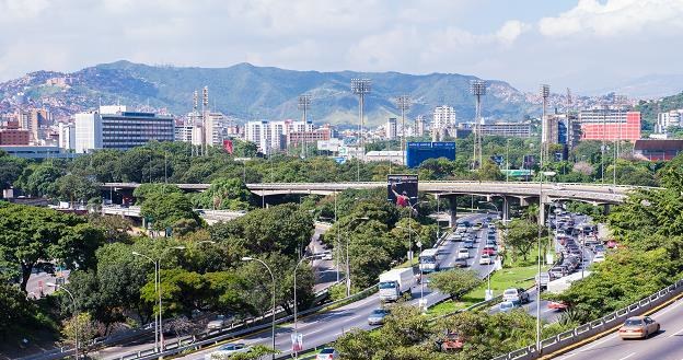 Wenezuela pogrąża się w chaosie. Na zdj. Caracas /&copy;123RF/PICSEL