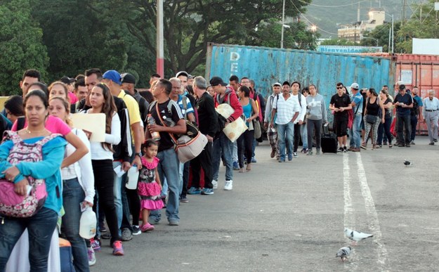 Wenezuelczycy na granicy z Kolumbią /PAP/EPA/STRINGER /PAP/EPA