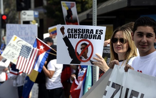 Wenezuelczycy wyszli na ulice /MICHAEL NELSON /PAP/EPA