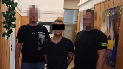 ​Wepchnął przypadkowego przechodnia pod autobus i uciekł [NAGRANIE]