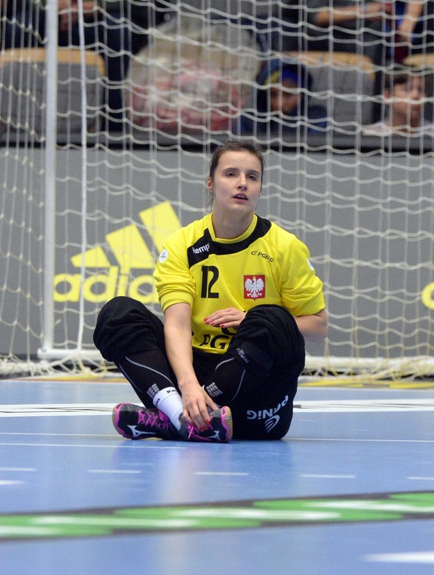 Weronika Gawlik w meczu grupy B mistrzostw świata piłkarek ręcznych z Angolą w duńskim Naestved / 	Marcin Bielecki    /PAP