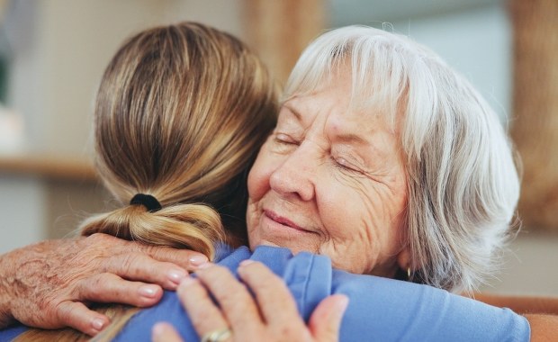 Wesołe jest życie staruszka? Zaskakujące wyniki badań naukowców
