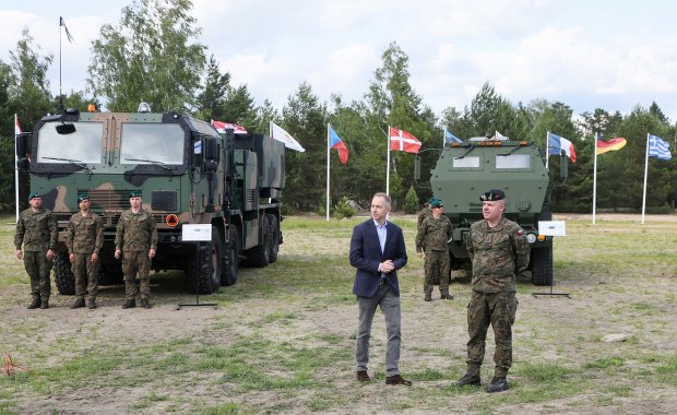 Weto Nawrockiego uderzy w całą Europę. KE poważnie zaniepokojona sytuacją z SAFE