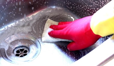 Weź cynamon i wsyp do odpływu. W mig pożegnasz nawracający problem 