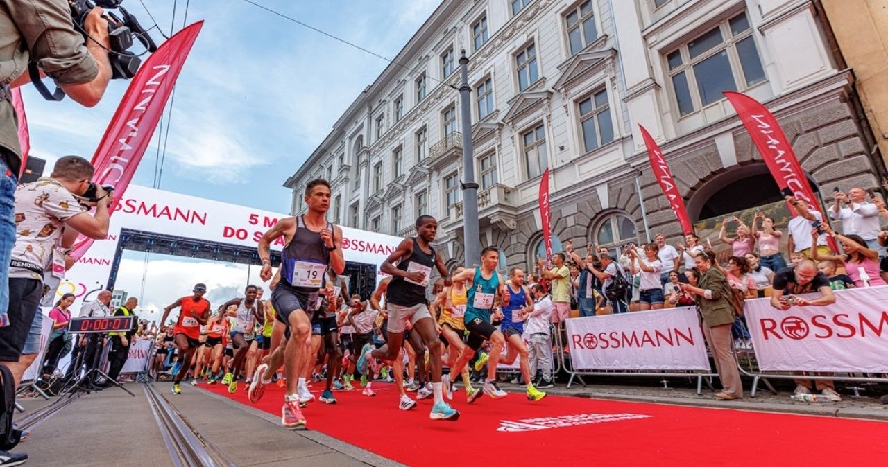 Weź udział w Rossmann Run i zgarnij 50% zniżki na zakupy! /Rossmann / Materiały prasowe /INTERIA.PL