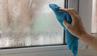 Weź z kuchni i połóż na parapecie. Zapomnisz o mokrych oknach i wilgoci 