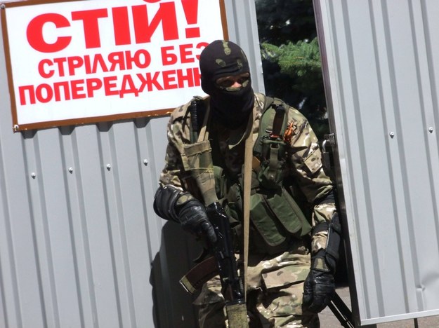 Wg dowództwa ukraińskiej operacji antyterrorystycznej, samochód ekipy Espreso TV został ostrzelany przez separatystów /ITAR-TASS/Konstantin Sazonchik /PAP