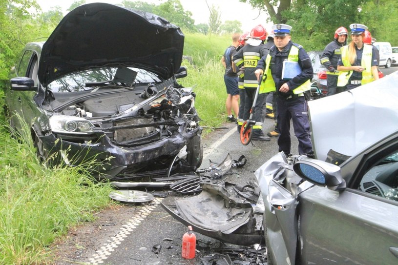 Wg statystyk niewiele wypadków powodowanych jest przez zły stan dróg. Ale bardzo dużo kolizji (fot. ilustracyjne) /Jarosław Jakubczak / Polska Press /East News