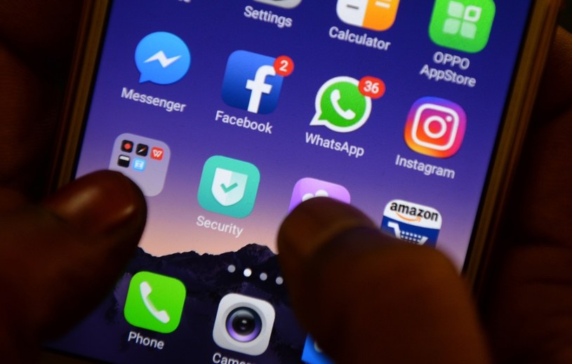 WhatsApp i Facebook trafiają pod lupę /AFP