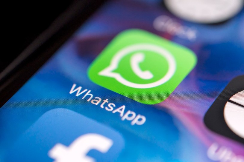 WhatsApp pozostaje jedna z najpopularniejszych aplikacji służących do komunikowania się /123RF/PICSEL