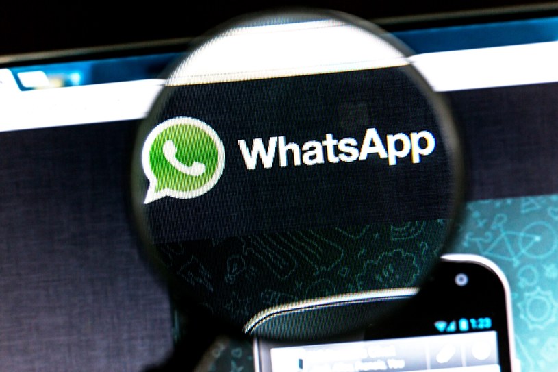 WhatsApp walczy z fake newsami /123RF/PICSEL