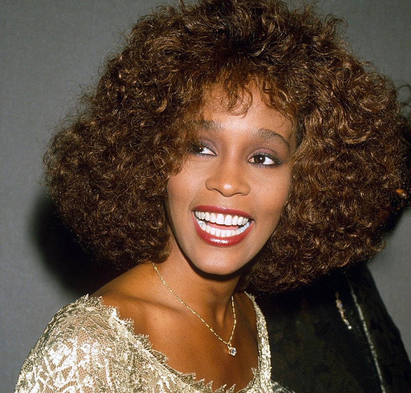 Whitney Houston nosiła trwałą przez wiele lat /East News