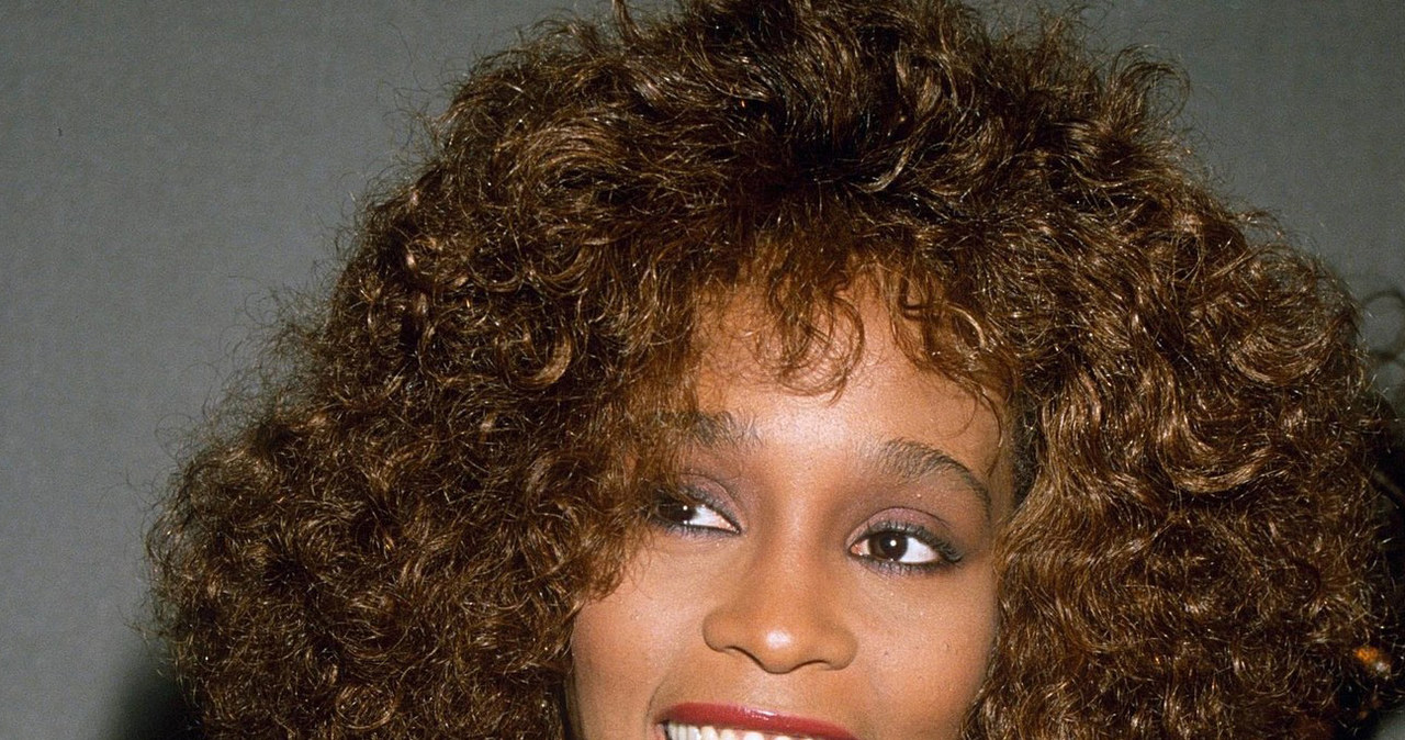 Whitney Houston nosiła trwałą przez wiele lat /East News