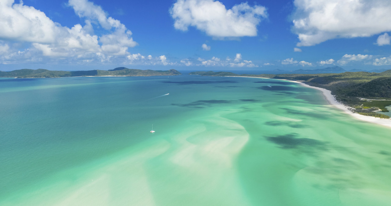 Whitsunday Island w Australii zapiera dech w piersiach /Micah Wright/Design Pics/East News /INTERIA.PL