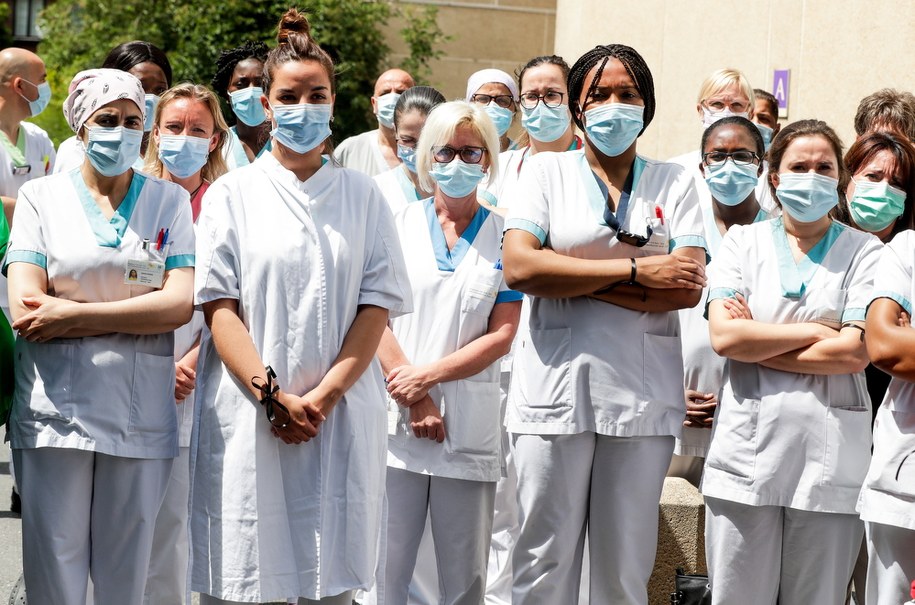 WHO: 183 tys. infekcji w niedzielę to najwyższy dzienny bilans zakażeń od wybuchu pandemii /STEPHANIE LECOCQ  /PAP/EPA