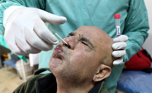 WHO: Ogłoszenie zwycięstwa nad pandemią jest przedwczesne