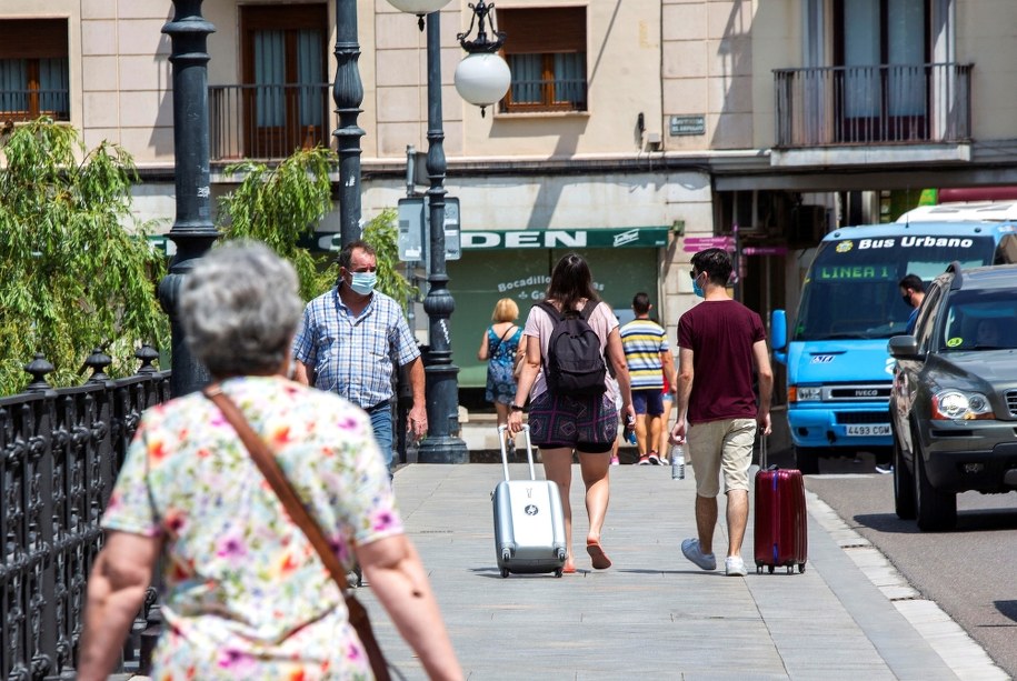 WHO zapewnia, że szczepionka przeciwko Covid-19 będzie traktowana jak dobro publiczne /PACO SANTAMARIA /PAP/EPA