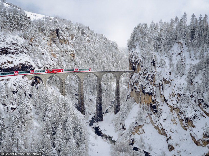 Wiadukt kolejowy w Alpach/fot. Solent News /East News