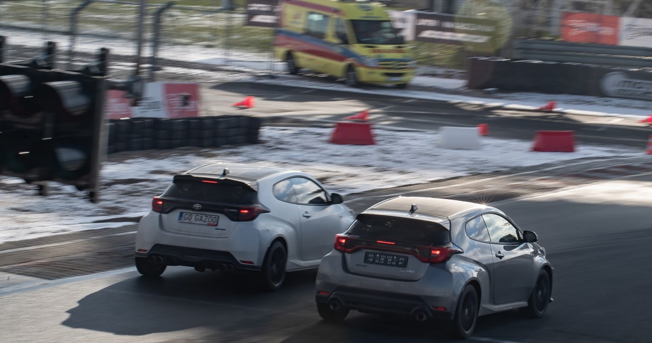 Wiatr i mróz nie zatrzymały kierowców. Sportowe Toyoty opanowały podwarszawski obiekt / Fot. Toyota Gazoo Racing Polska /