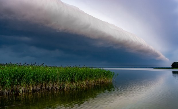 Wiatr uderzył nagle. Ogromna tragedia na jeziorze w USA