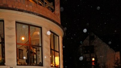 Wiatr zepchnął tira z drogi – zobacz skutki wichur w Europie 