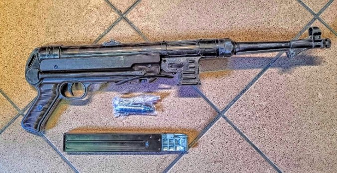 Wiatrówka, z której strzelał mężczyzna /foto. Policja Kraków /Policja