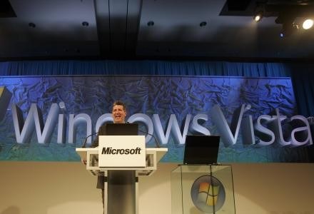 Wice-prezydent Microsoft, Darren Huston, na konferencji promującej Vistę w Japonii /AFP