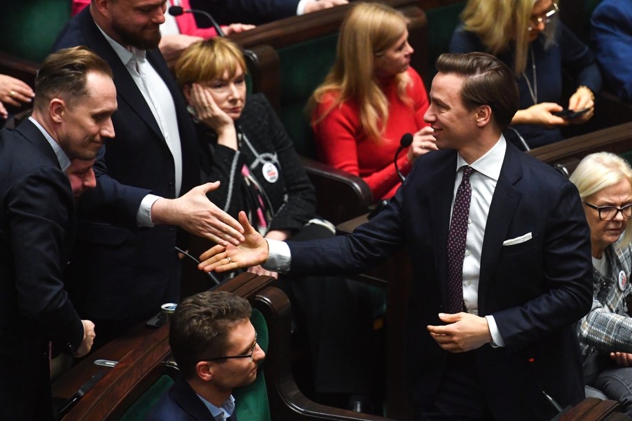 Wicemarszałek Sejmu Krzysztof Bosak (P) i poseł Konfederacji Konrad Berkowicz (L) na sali obrad Sejmu /Piotr Nowak /PAP