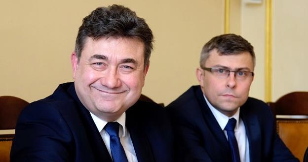 Wiceminister energetyki Grzegorz Tobiszowski (L) i wojewoda śląski Jarosław Wieczorek (P) /PAP