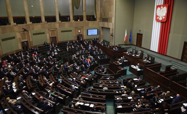 Wiceminister obrony w Sejmie do PO: To wy macie krew 96 osób na rękach 